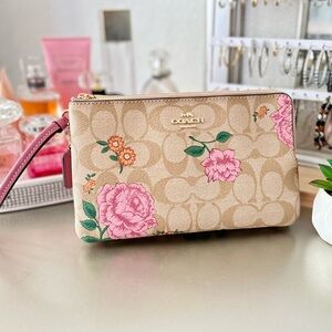 NWOT Brown & Pink Floral Coach Wristlet 🌸